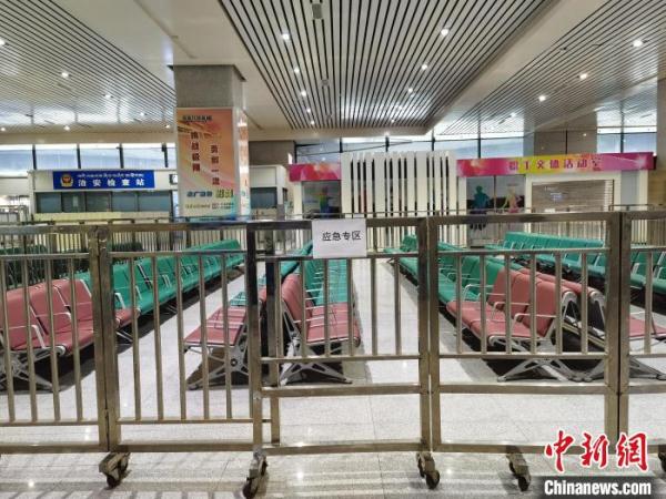 青藏高原最大铁路交通枢纽疫情防控:重点消毒,守好车站 青藏高原最大铁路交通枢纽疫情防控:重点消毒,守好车站