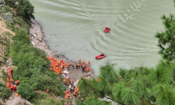 在救援现场,太想让他们都活着……泸定地震救援实录 在救援现场,太想让他们都活着……泸定地震救援实录