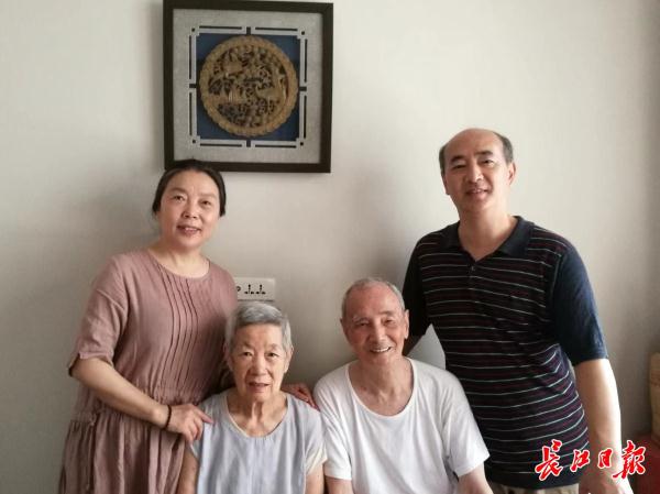 101岁父亲鼓励66岁教授儿子支教,夫妻支教1年后又签3年 101岁父亲鼓励66岁教授儿子支教,夫妻支教1年后又签3年