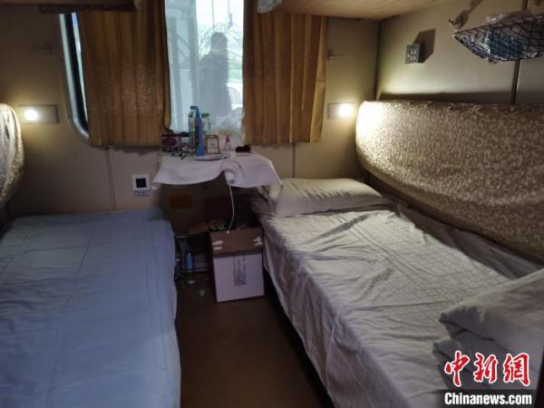 青藏高原最大铁路交通枢纽疫情防控:重点消毒,守好车站 青藏高原最大铁路交通枢纽疫情防控:重点消毒,守好车站