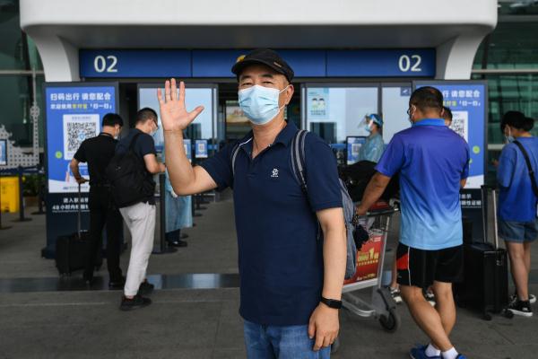 101岁父亲鼓励66岁教授儿子支教,夫妻支教1年后又签3年 101岁父亲鼓励66岁教授儿子支教,夫妻支教1年后又签3年