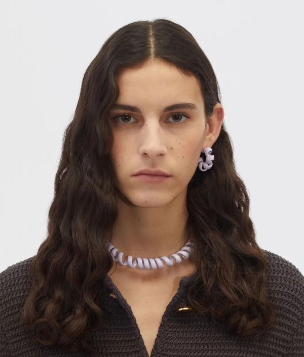 LV推出天价乒乓球拍,网友:1.8万元一副的拍子,能打赢路边的大爷么? LV推出天价乒乓球拍,网友:1.8万元一副的拍子,能打赢路边的大爷么?