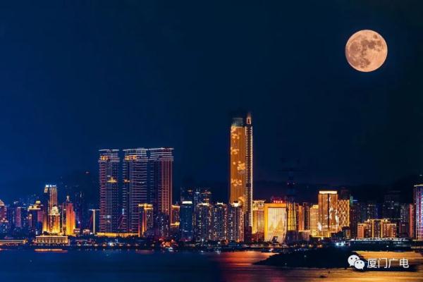 月亮是什么？老师请回答！