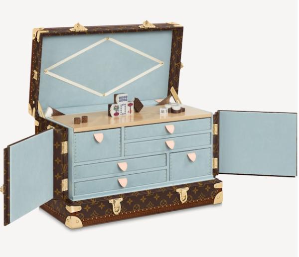 LV推出天价乒乓球拍,网友:1.8万元一副的拍子,能打赢路边的大爷么? LV推出天价乒乓球拍,网友:1.8万元一副的拍子,能打赢路边的大爷么?