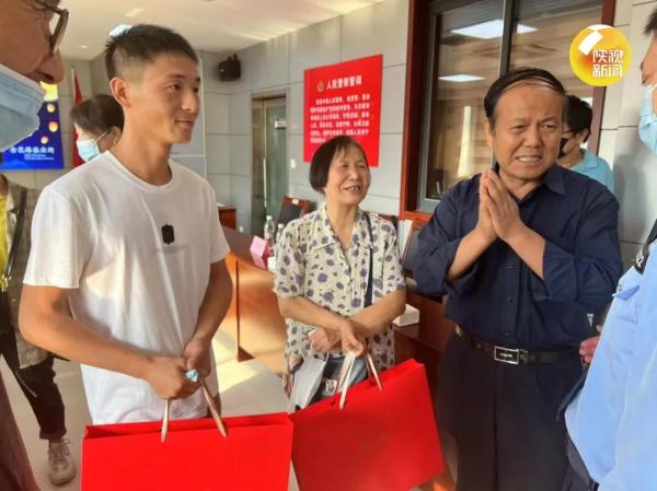 “你认识我吗？”32年前被拐卖男孩回家了！