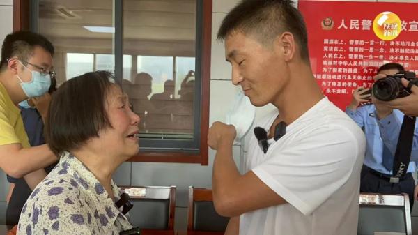 “你认识我吗？”32年前被拐卖男孩回家了！