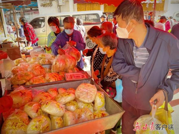 手工月饼走俏市场 传统工艺备受青睐
