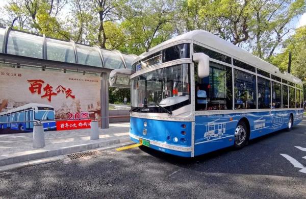百年公交20路大变身！复古造型你喜欢吗？