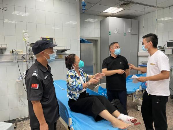 赞！武汉教师街头出手救人，被救者：他曾是我儿子的校长