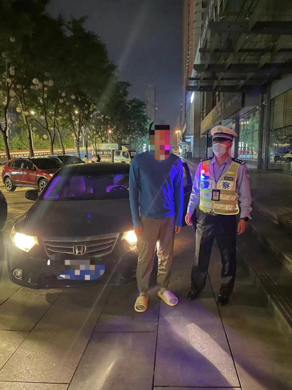 中秋节沈阳公安交警查处酒驾不停歇