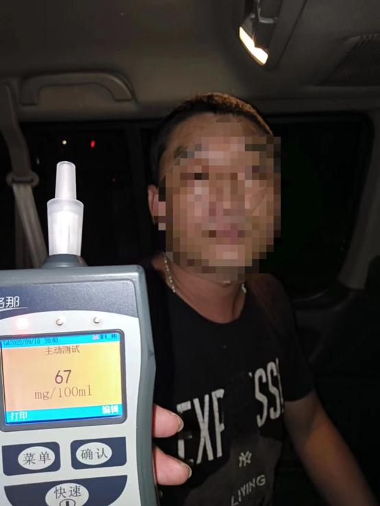 中秋节沈阳公安交警查处酒驾不停歇