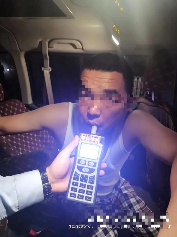 中秋节沈阳公安交警查处酒驾不停歇