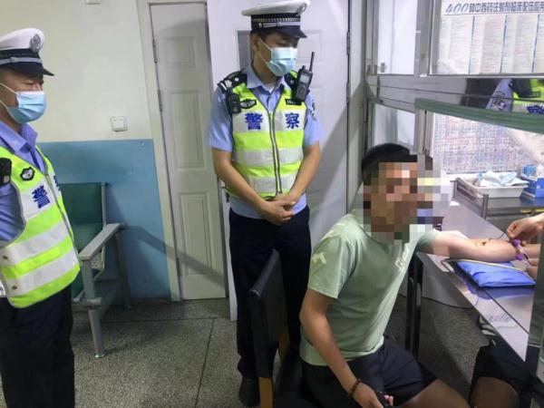 中秋节沈阳公安交警查处酒驾不停歇