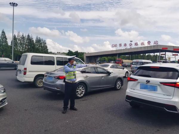 G40车流昨晚缓行至深夜！返程高峰遭风雨，东金线停航
