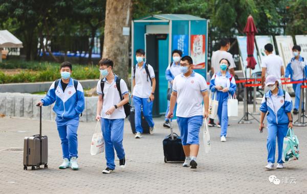 “同学们，复课啦”！