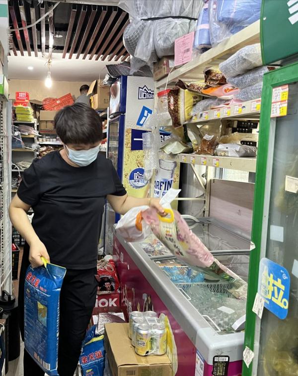“门前外卖小哥越来越多了！” 即时零售推动社区杂货店拓展销路