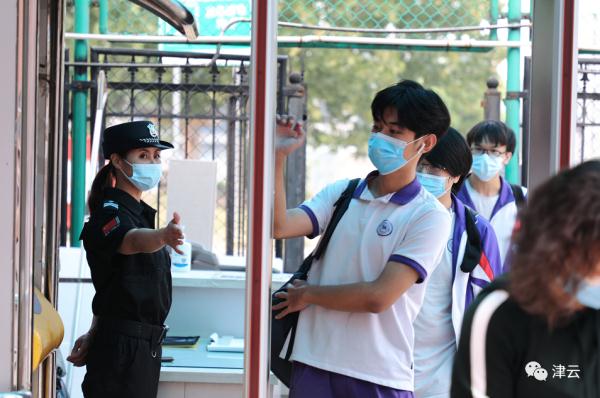 “同学们，复课啦”！