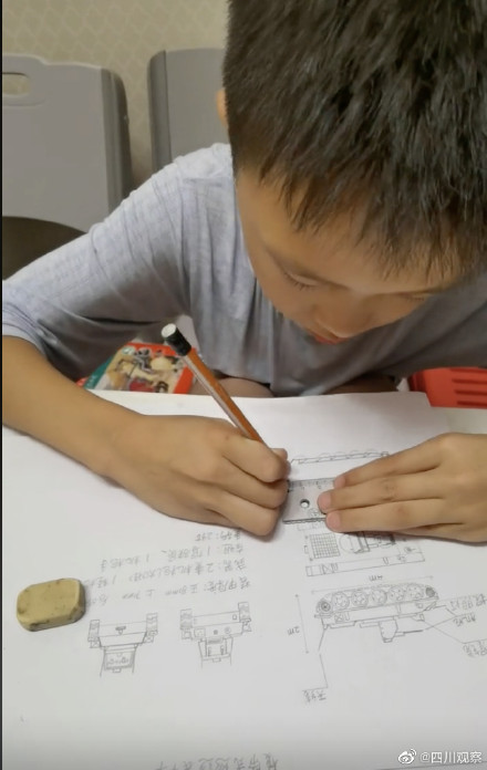 10岁男孩无参照画出军事武器