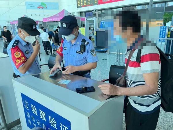 事发厦门火车站！他被查了！真实身份不简单……