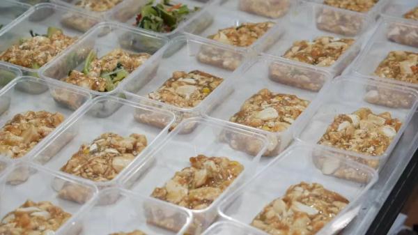 用8元传递爱，广州这家素食店火了！