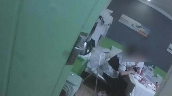 男子因纠纷被带走调查 女友一气之下竟选择……
