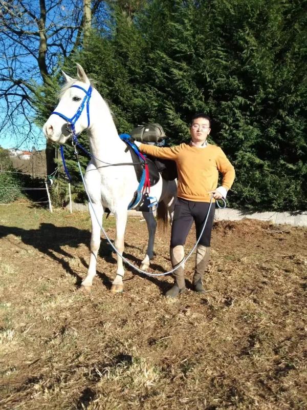 中国小伙从西班牙骑马回国，他说……