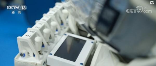 解码舱外航天服：出舱活动的微型航天器