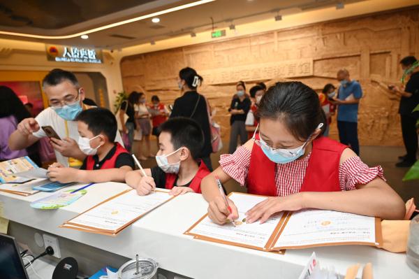 重庆：防空洞里的沉浸式国防教育课受青睐