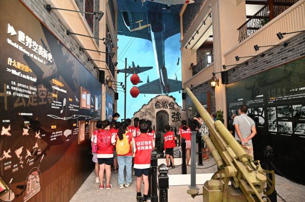 重庆：防空洞里的沉浸式国防教育课受青睐