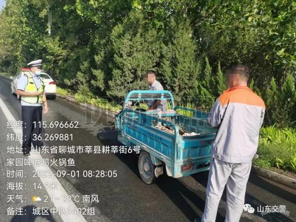电动三轮车载人危害大， 千万别拿生命“当儿戏”！| 一线微观