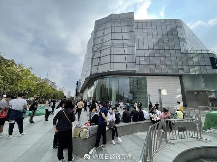 黄牛诉苦苹果14倒贴100元出：以前一部手机赚五六千