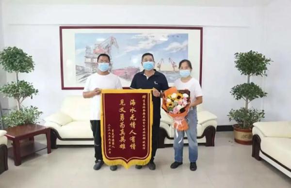 “感觉是‘奥特曼’来救我了”!青岛一名8岁男童意外坠海之后…… “感觉是‘奥特曼’来救我了”!青岛一名8岁男童意外坠海之后……