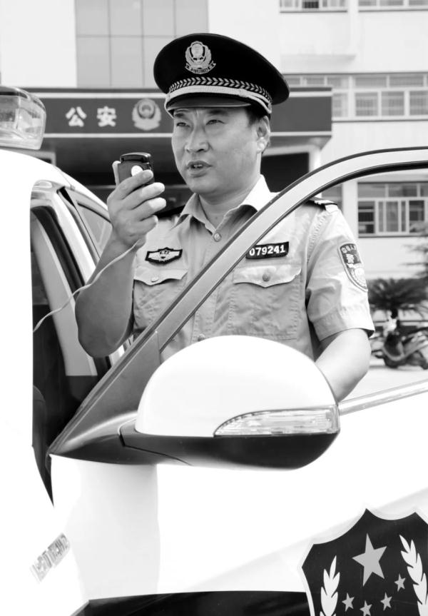 遭遇拒捕，壮烈牺牲！年仅47岁！和他一样从警的女儿说……