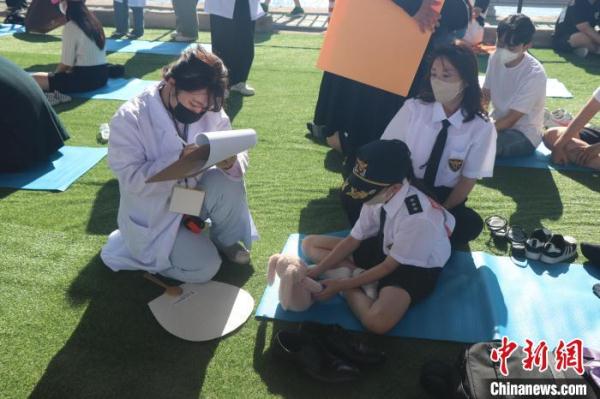 韩国"汉江发呆大赛"时隔三年重启 韩国"汉江发呆大赛"时隔三年重启