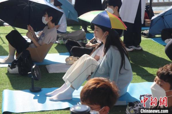 韩国"汉江发呆大赛"时隔三年重启 韩国"汉江发呆大赛"时隔三年重启