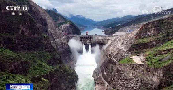 白鹤滩水电站13号机组正式投入商业运行