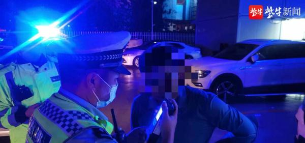 叫了用了代驾却不愿付60元钱，男子酒后开车被举报