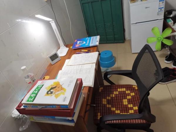 数学学考没过可以参加高考吗_高考弃考现象_复读14年后唐尚珺决定去读大学了