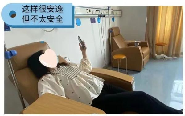 熬夜“躺平”玩手机真的爽？小心变“斗鸡眼”！
