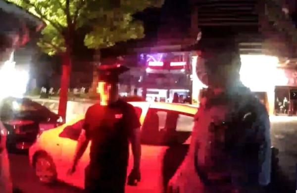 诈骗嫌疑人酒后报警：“我是个逃犯”，民警：还真是……