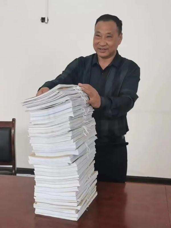 牺牲民警生前最后一顿饭，是蹲在街边喝了两口汤