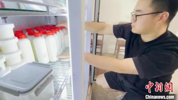 【十年@每一个奋斗的你】浙江“牛二代”数字化养牛记:给每头牛办理“身份证” 【十年@每一个奋斗的你】浙江“牛二代”数字化养牛记:给每头牛办理“身份证”