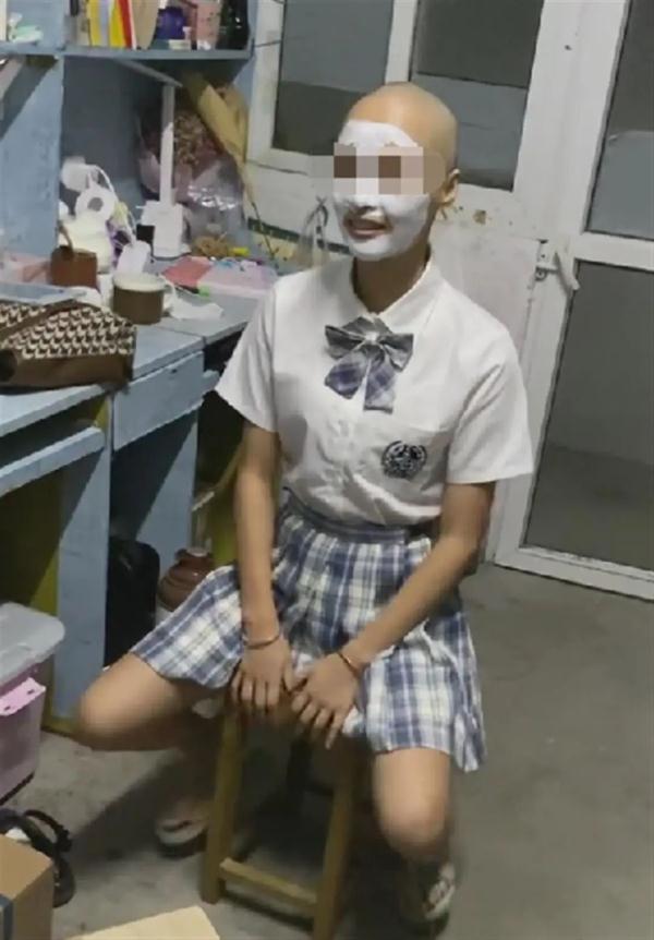 女大学生突然剃光头！竟是因为……