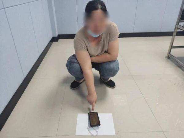 男子网恋一年付出8万，才发现“女友”年过五旬且已当外婆……