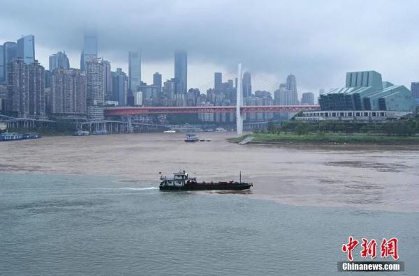 重庆两江交汇再现“鸳鸯锅”景观
