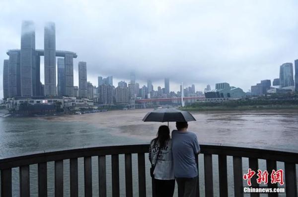 重庆两江交汇再现“鸳鸯锅”景观