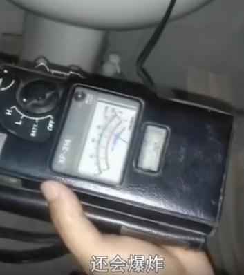 上厕所抽烟吗？他家瞬间炸了！