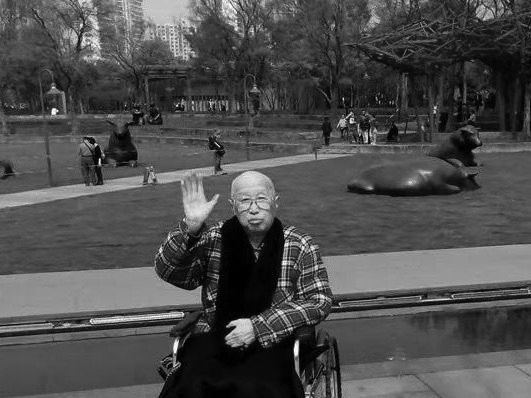 儿童文学家任溶溶辞世，“百岁童话”合上了书页……