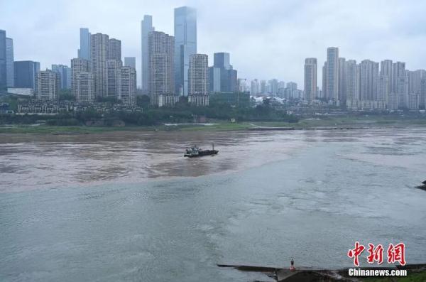 重庆两江交汇再现“鸳鸯锅”景观