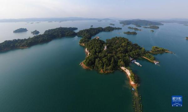 碧水连天万绿湖 碧水连天万绿湖